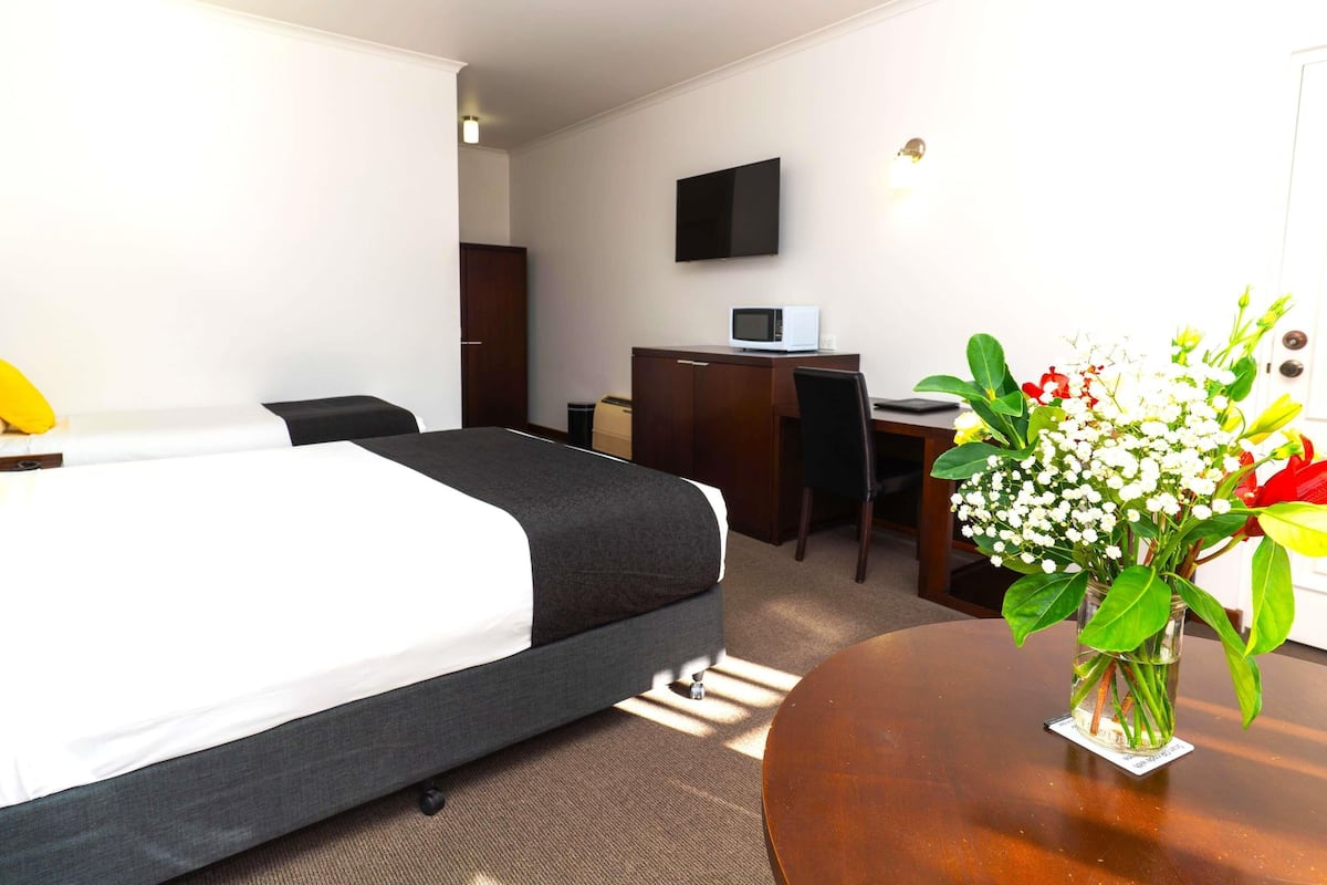Camera Superior (Queen Bed & Single Bed) | 1 camera, minibar, una scrivania, ferro/asse da stiro