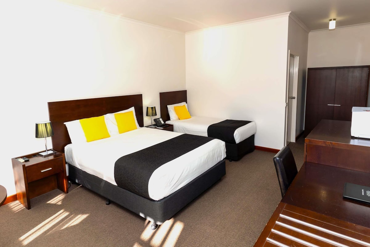 1 bedroom, minibar, desk, iron/ironing board