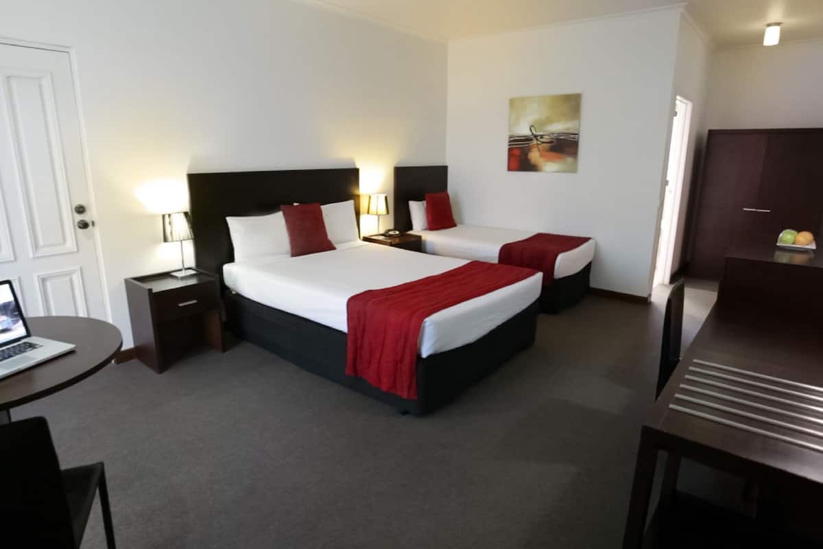 1 bedroom, minibar, desk, iron/ironing board