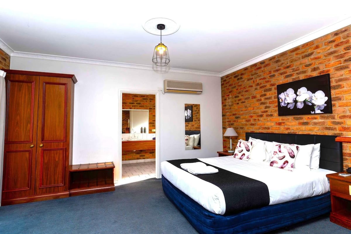 Suite, 1 cama Queen size (Spa) | Minibar, escritorio, tabla de planchar con plancha y cunas