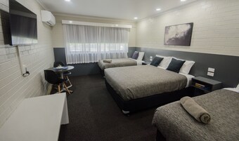 Cubrecamas, decoración personalizada y muebles diferentes 