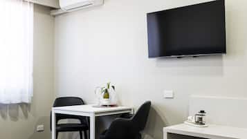 Triple Room with Kitchenette | In-room dining