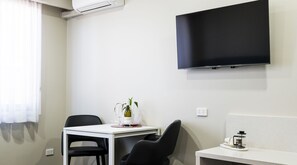 Triple Room with Kitchenette | In-room dining