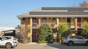 Unclassified image, 3 of 67, button - Bendigo Central Deborah (Bendigo)