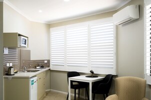 Cubrecamas, decoración personalizada y muebles diferentes 