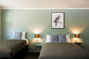 Superior-Dreibettzimmer, Kochnische | Daunenbettdecken, individuell dekoriert, individuell eingerichtet