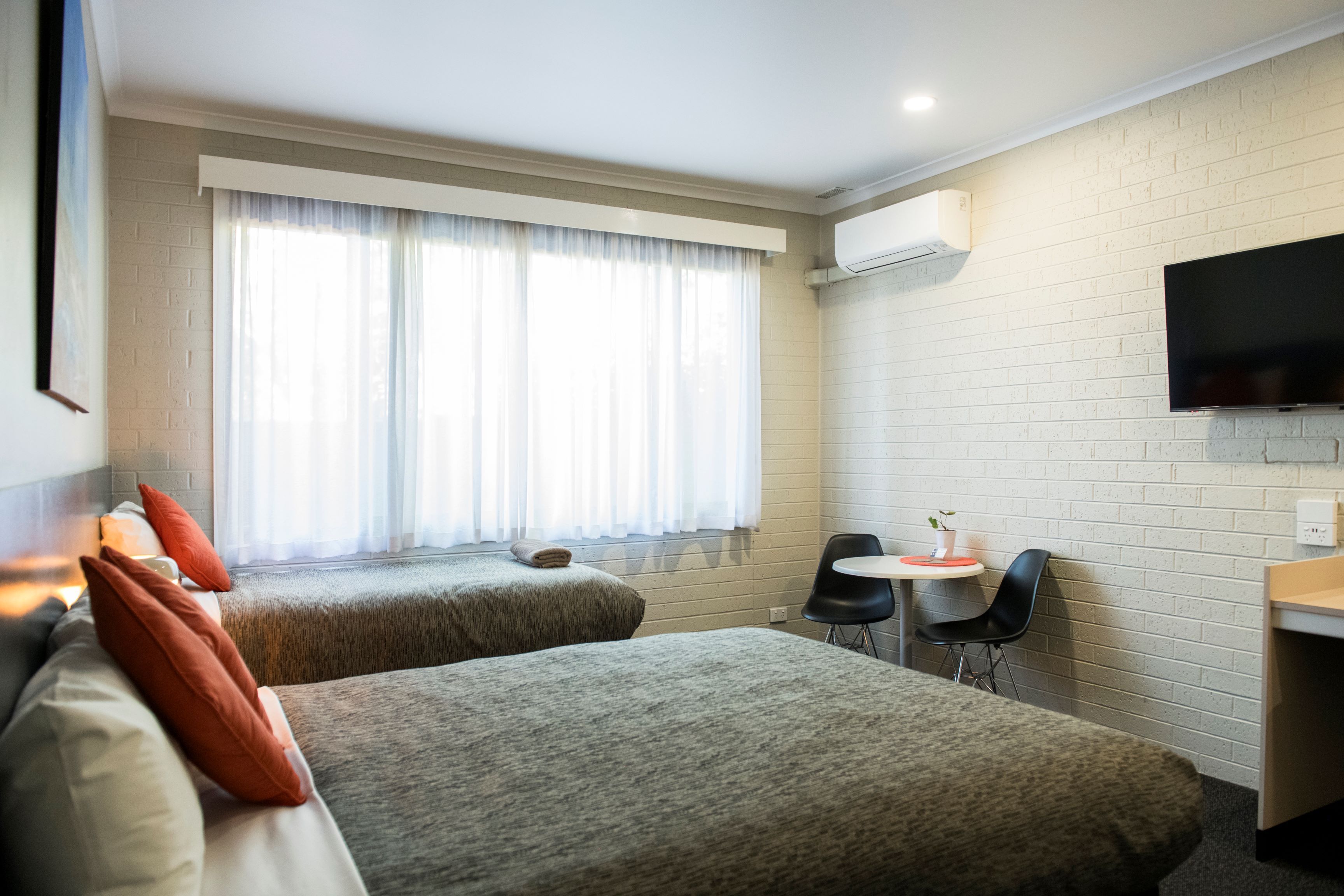 economy triple room | down duvets, individually decorated, individually furnished