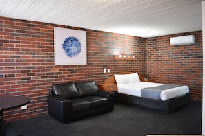 Standard Room | Living room | LCD TV, pay films