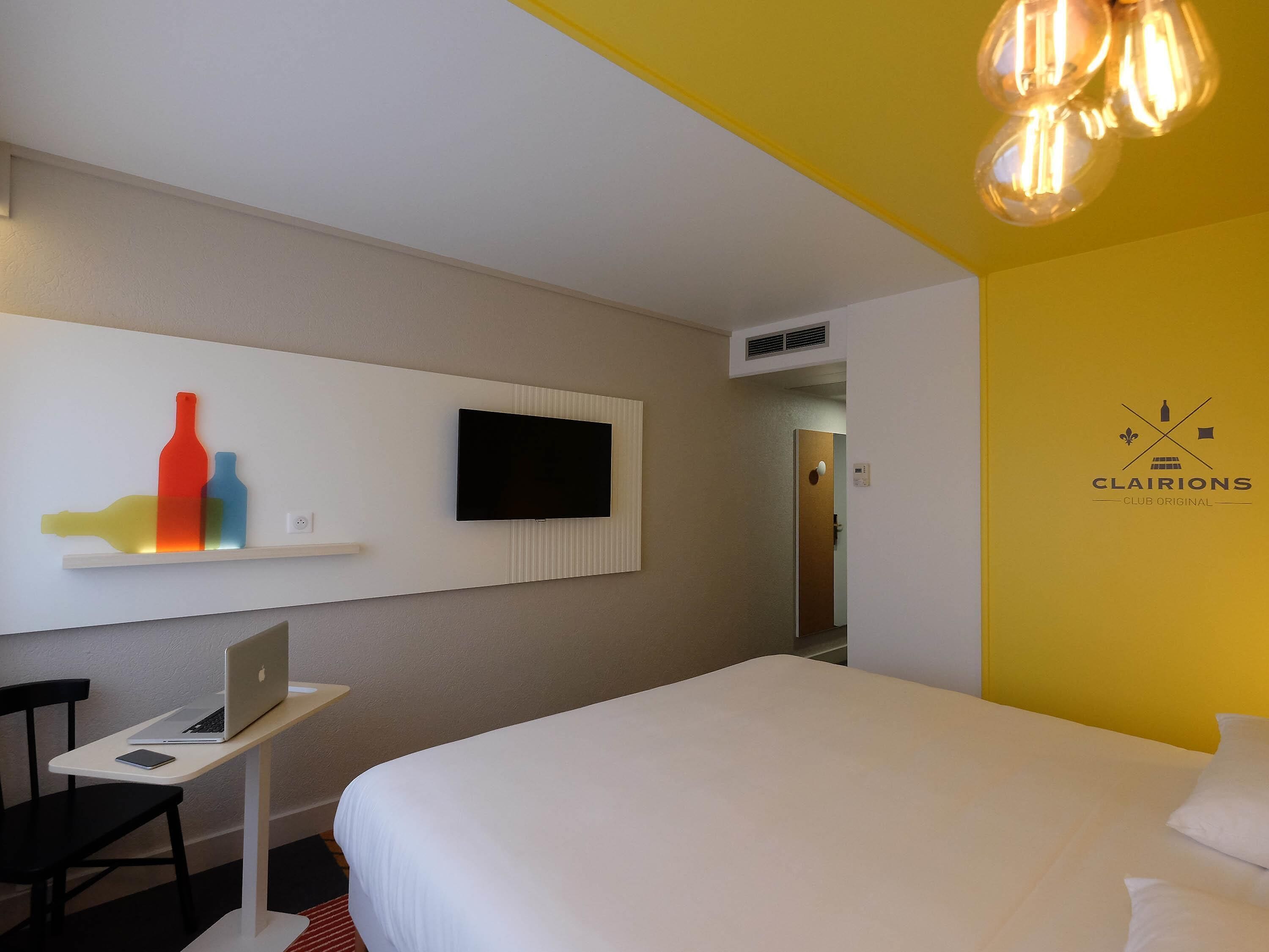 Dobbeltrom – standard, 1 dobbeltseng | Sengetøy av topp kvalitet, skrivebord, lydisolert og strykejern/-brett