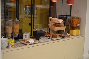 Desayuno bufé gratuito y diario