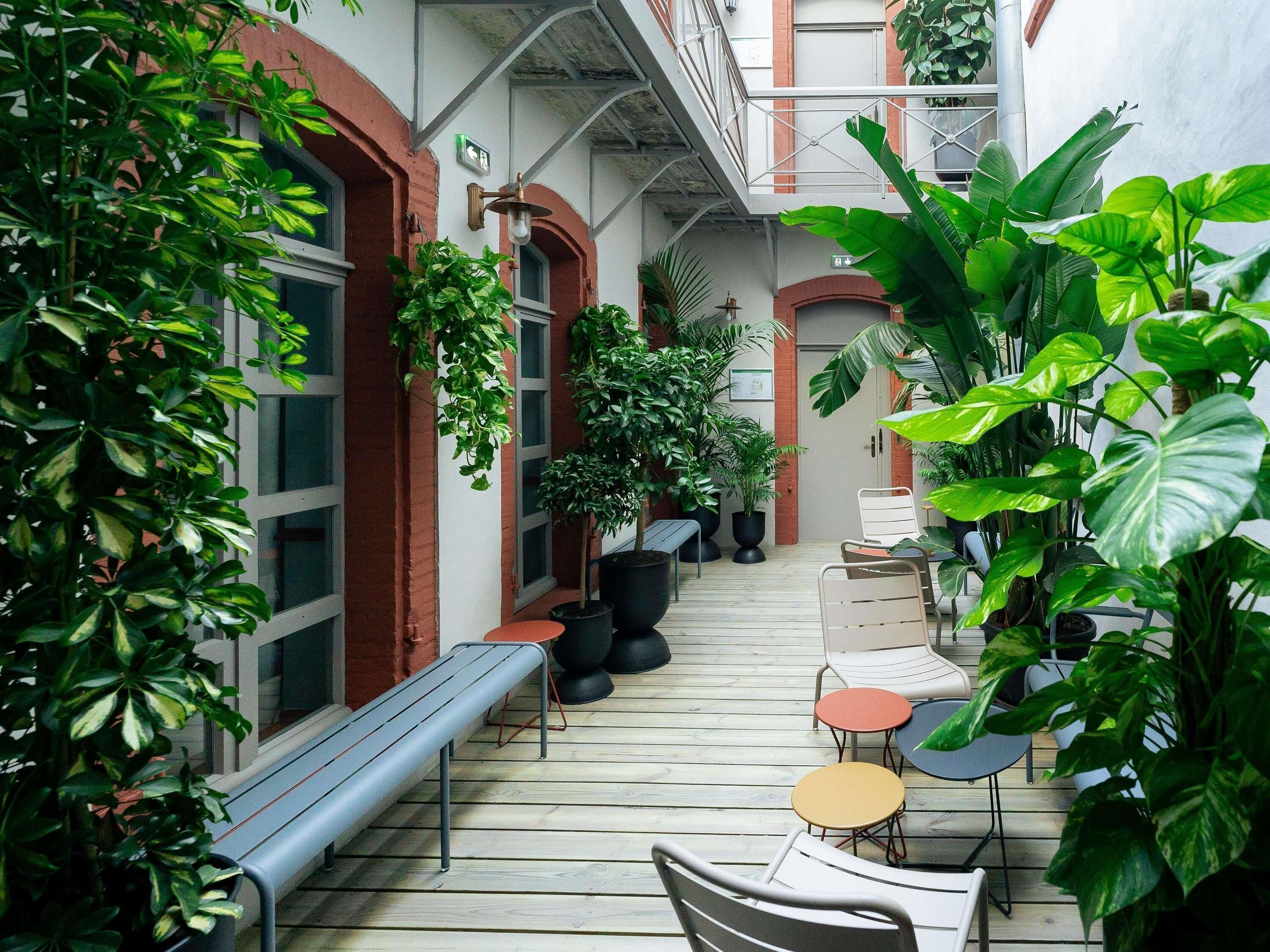 المنشأة من الخارج