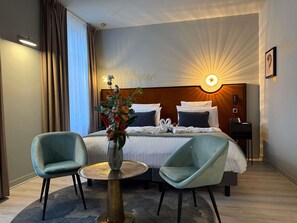 Privilege, Chambre, 1 très grand lit