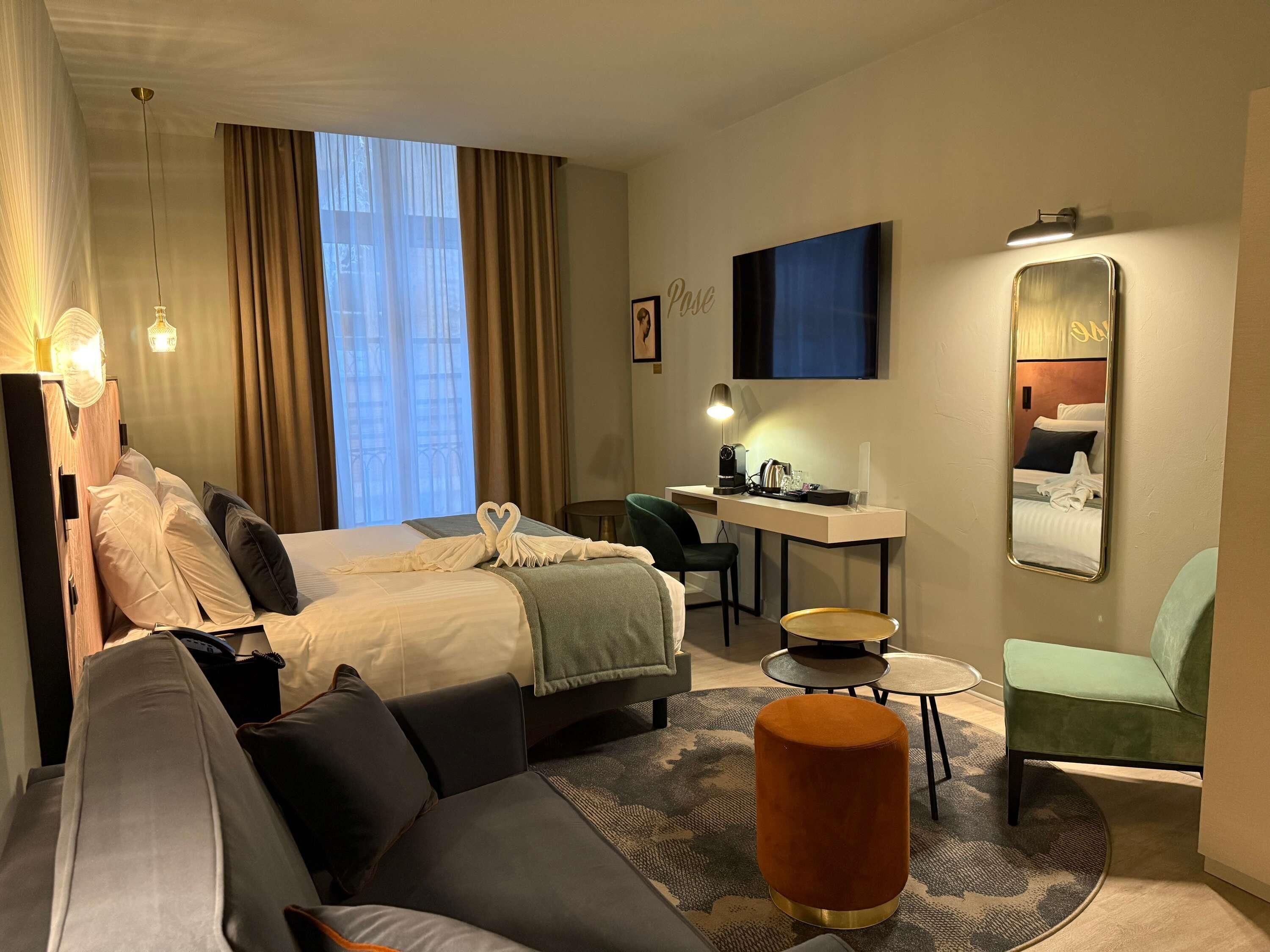 privilege, room, 1 king bed | minibar, in-room safe, desk, laptop workspace