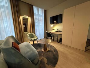 Superior Room, 1 King Bed | Minibar, in-room safe, desk, laptop workspace