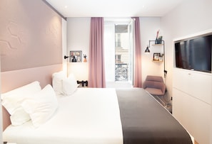 Standard-Doppelzimmer | Minibar, Zimmersafe, Schreibtisch, schallisolierte Zimmer