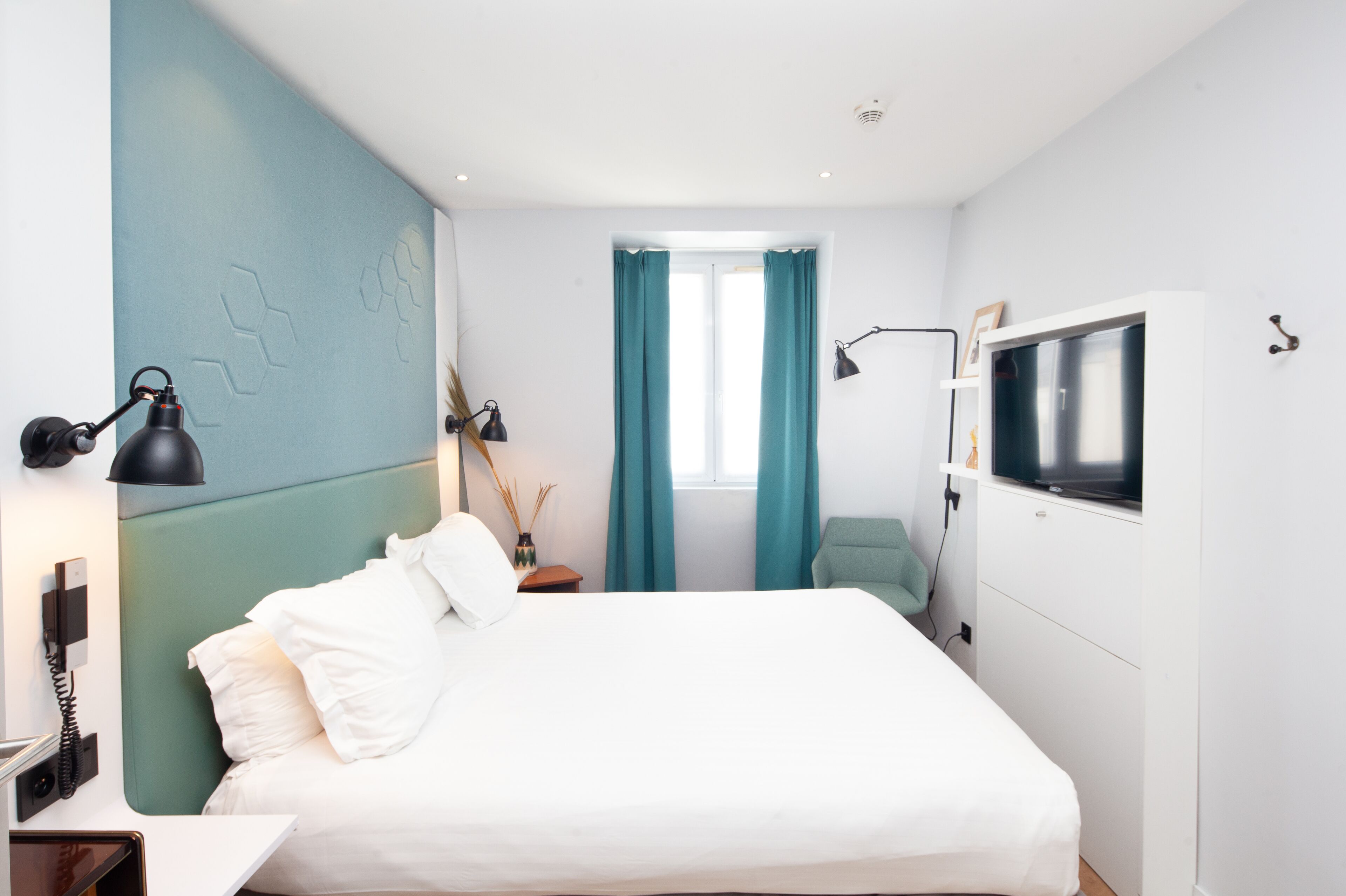 standard double room | minibar, in-room safe, desk, soundproofing