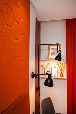 Quarto casal standard | Frigobar, cofres nos quartos, escrivaninha, quartos à prova de som