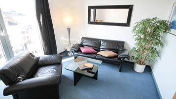 Suite | Wohnzimmer | 32-Zoll-Flachbildfernseher mit Satellitenempfang, Fernseher