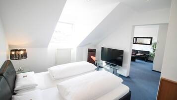 Suite | Zimmersafe, Schreibtisch, laptopgeeigneter Arbeitsplatz