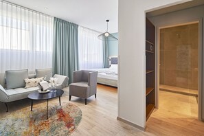 Premium Double Room | Hypo-allergenic bedding, minibar, in-room safe, desk - Hotel City Krone (Friedrichshafen)