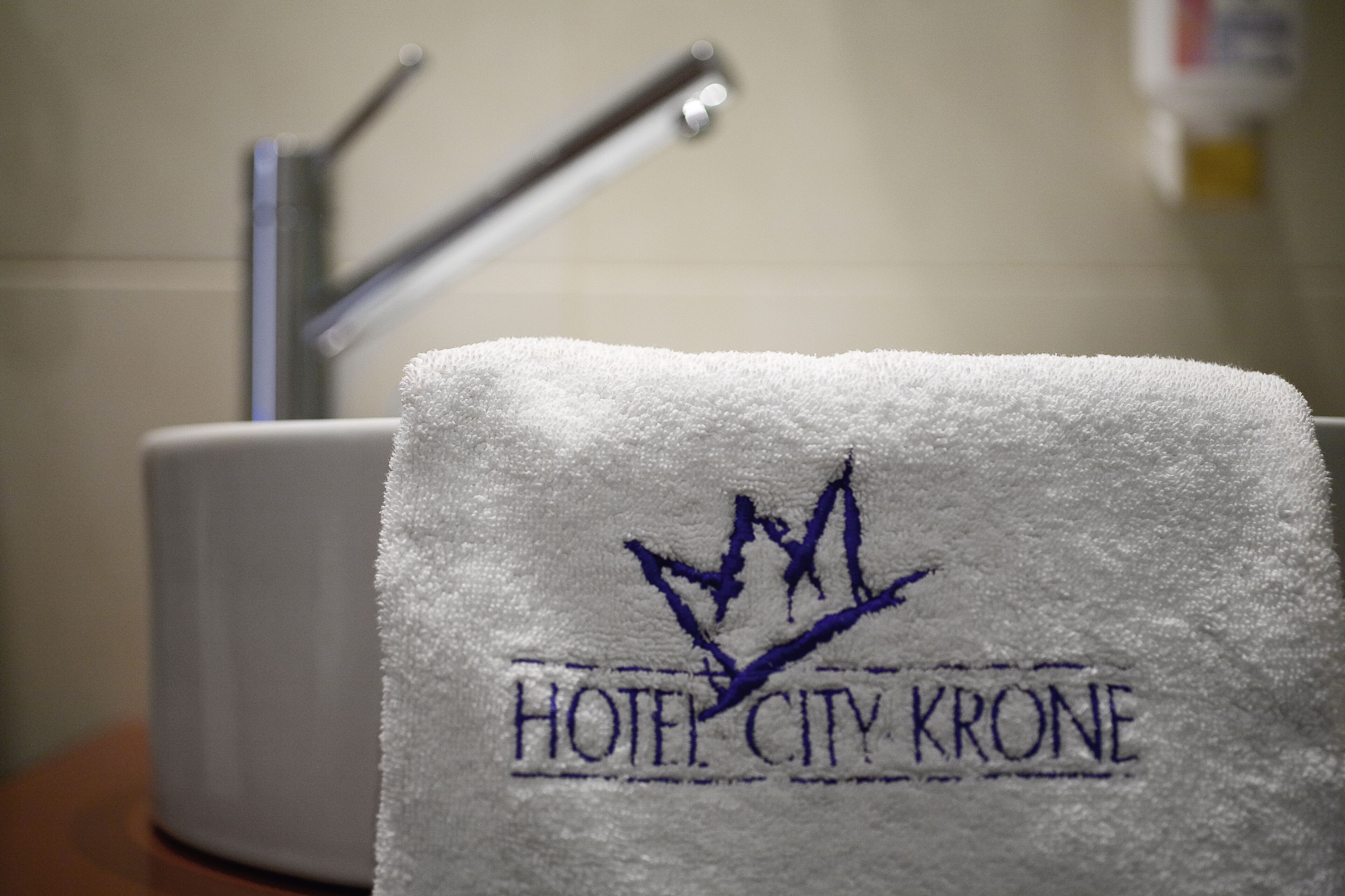 premium maisonette | bathroom amenities | shower, free toiletries, hair dryer, towels