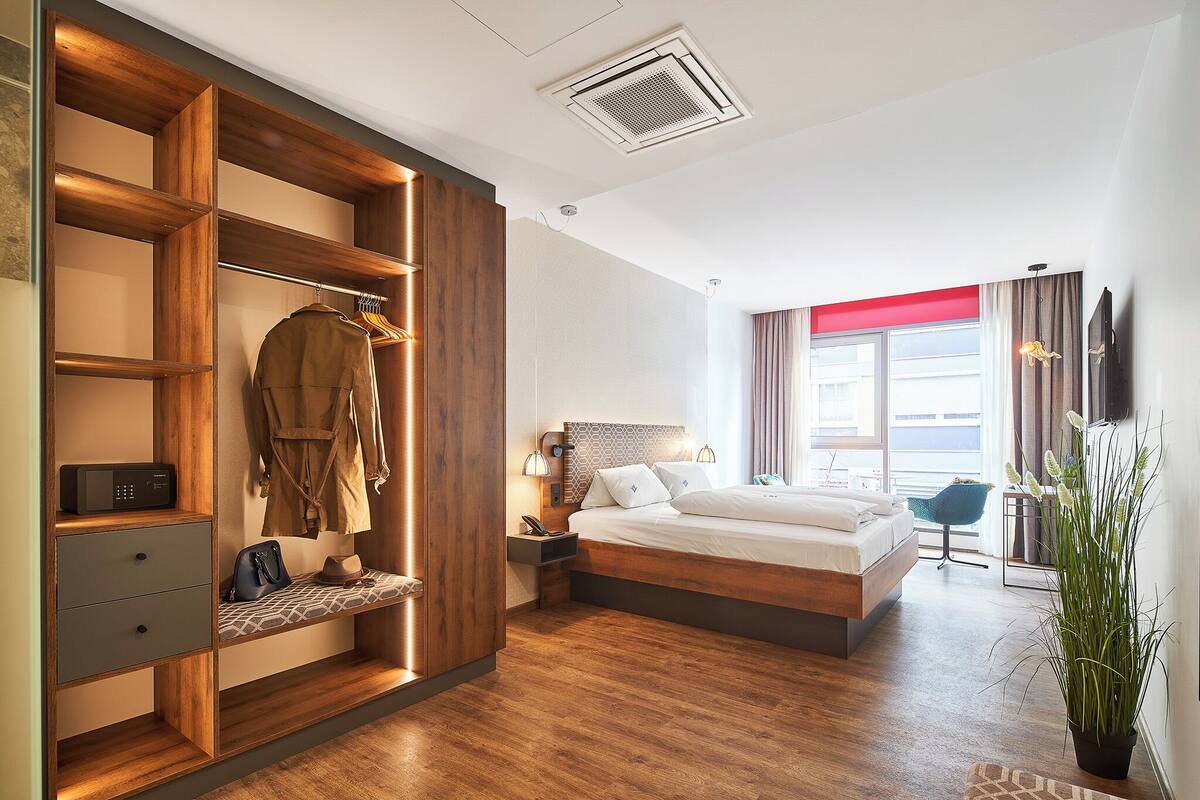 Hypo-allergenic bedding available, minibar, in-room safe, desk
