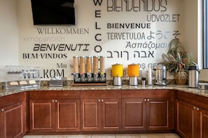 Free daily continental breakfast  - Econo Lodge Inn & Suites Maingate Central (Kissimmee)