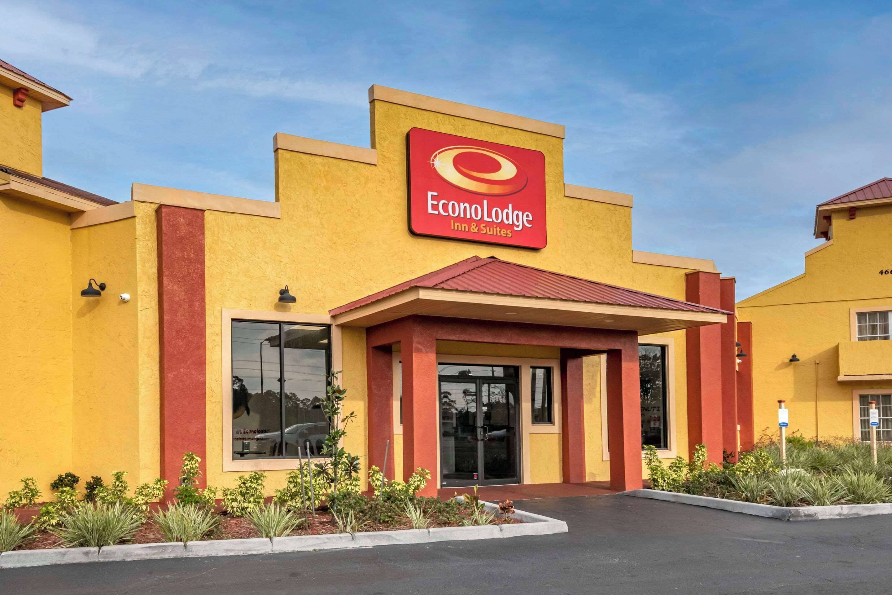 Foto - Econo Lodge Inn & Suites Maingate Central