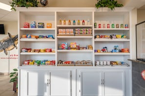 Snack bar - Econo Lodge Inn & Suites Maingate Central (Kissimmee)