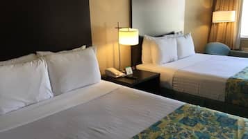Tabla de planchar con plancha, wifi gratis y ropa de cama
