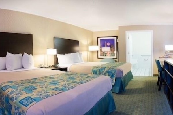 Standardzimmer, 2 Doppelbetten, barrierefrei (Ground floor) | Bügeleisen/Bügelbrett, kostenloses WLAN, Bettwäsche, Rollstuhlgeeignet