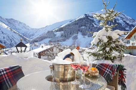 Restaurante al aire libre. Hotel Singer - Relais & Châteaux