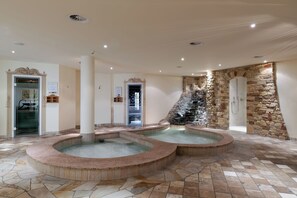 Sauna, Turkish bath/hammam, body treatments, aromatherapy, body wraps