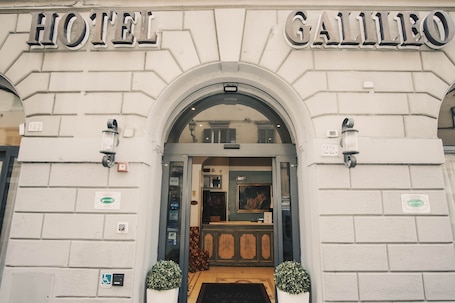 Esterni. Hotel Galileo