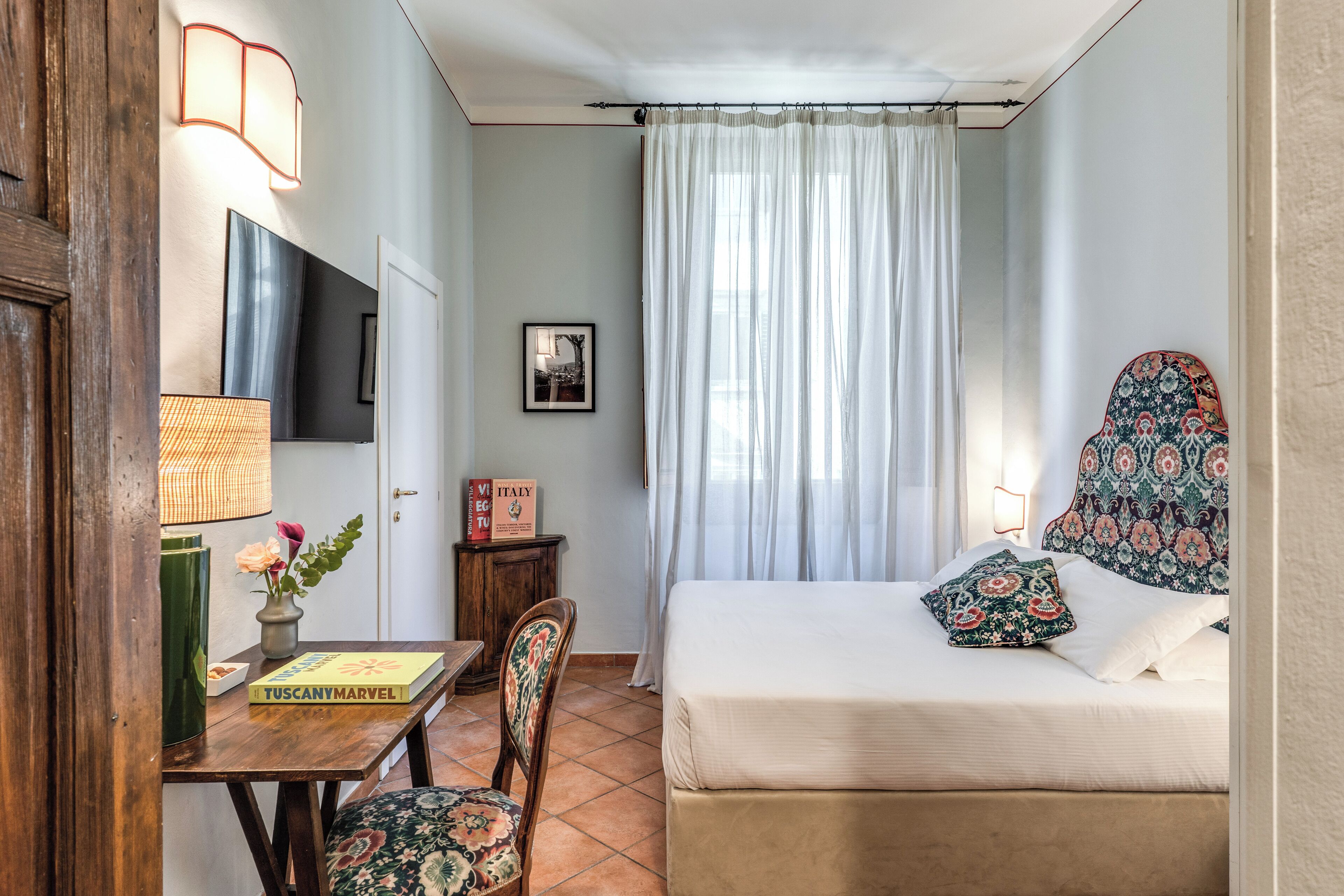 Standard Double or Twin Room | Minibar, in-room safe, desk, soundproofing