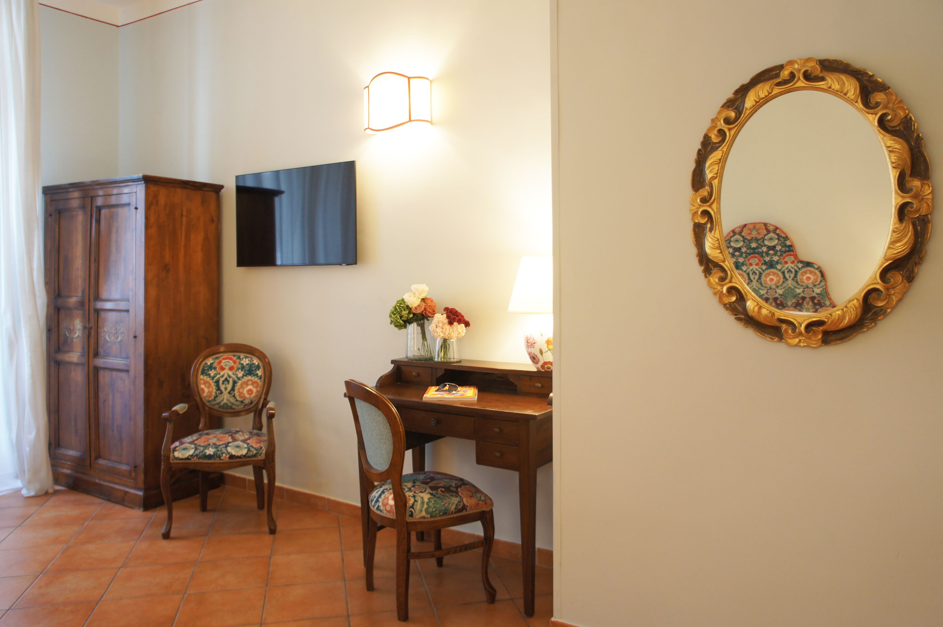 standard quadruple room | minibar, in-room safe, desk, soundproofing