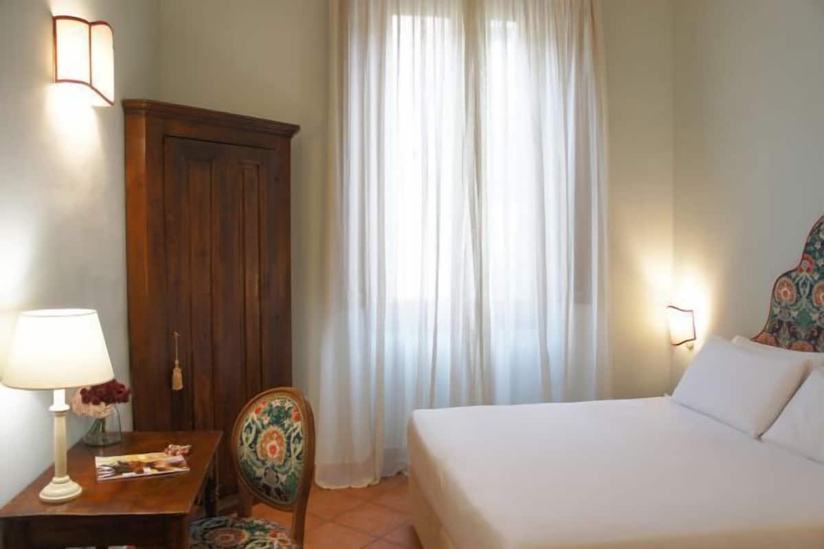 Minibar, coffres-forts dans les chambres, bureau, chambres insonorisées