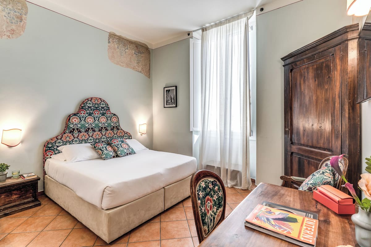 Standard Triple Room | Minibar, in-room safe, desk, soundproofing