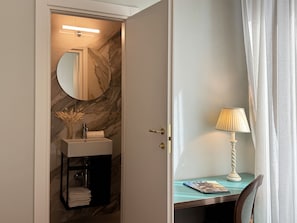 Minibar, coffres-forts dans les chambres, bureau, chambres insonorisées