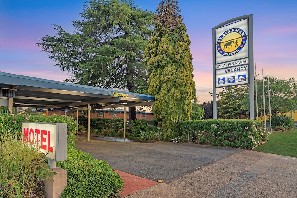 The Plainsman Motel by null