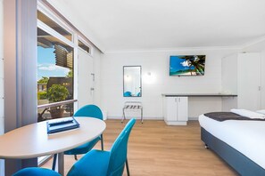 Familienzimmer, Nichtraucher (Large 2 bedroom Family) | Bügeleisen/Bügelbrett, Babybetten, kostenloses WLAN, Bettwäsche