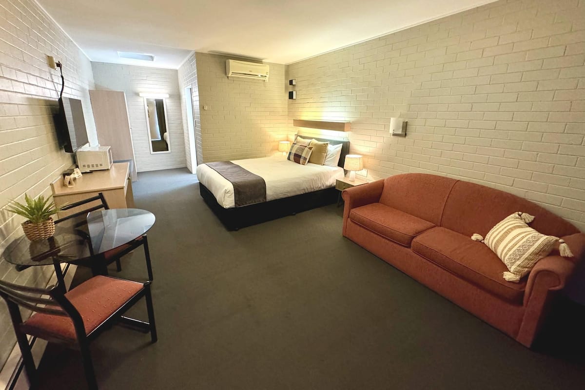 Room, Non Smoking (Courtyard Queen)