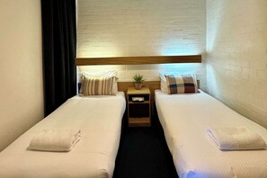 Room, Multiple Beds, Non Smoking