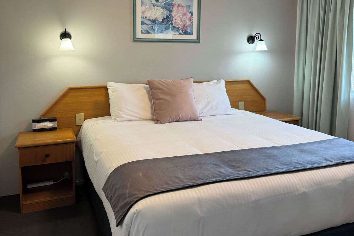 Suite, 1 King Bed, Non Smoking