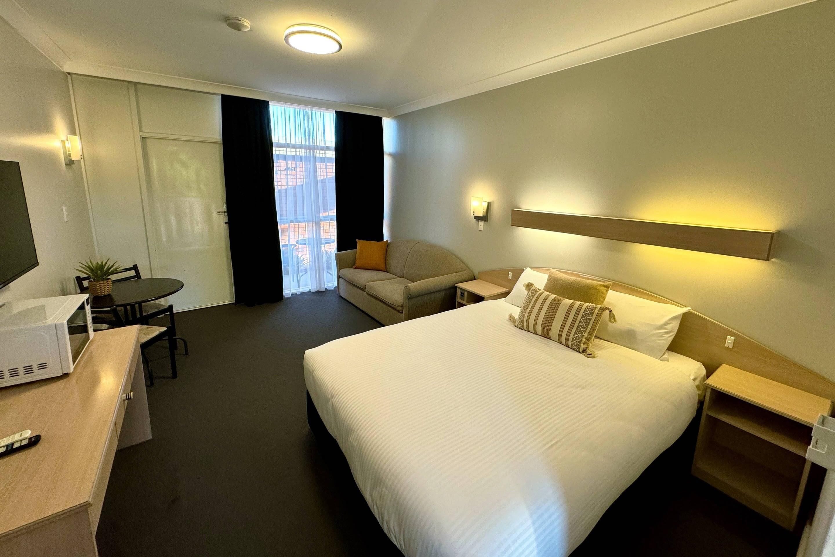 客房, 非吸煙房, 池畔 (Queen) | 高級寢具、遮光布/窗簾、熨斗/熨衣板、免費無線上網