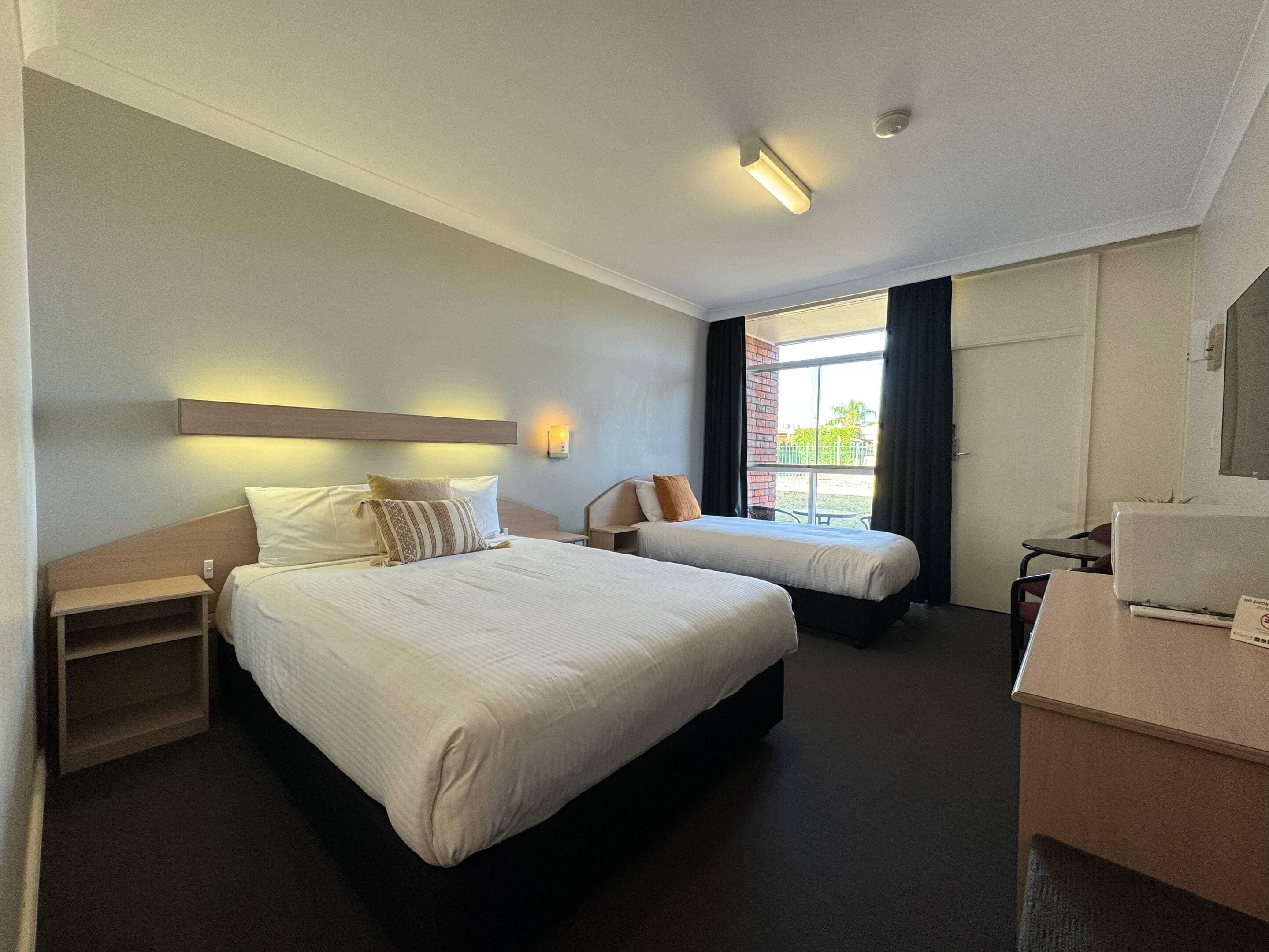 客房, 非吸煙房, 池畔 (Twin) | 高級寢具、遮光布/窗簾、熨斗/熨衣板、免費無線上網