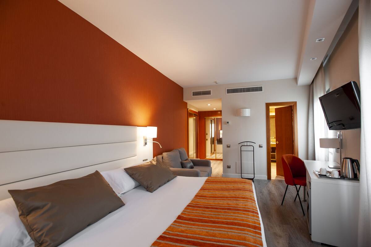 minibar, in-room safe, desk, free wifi