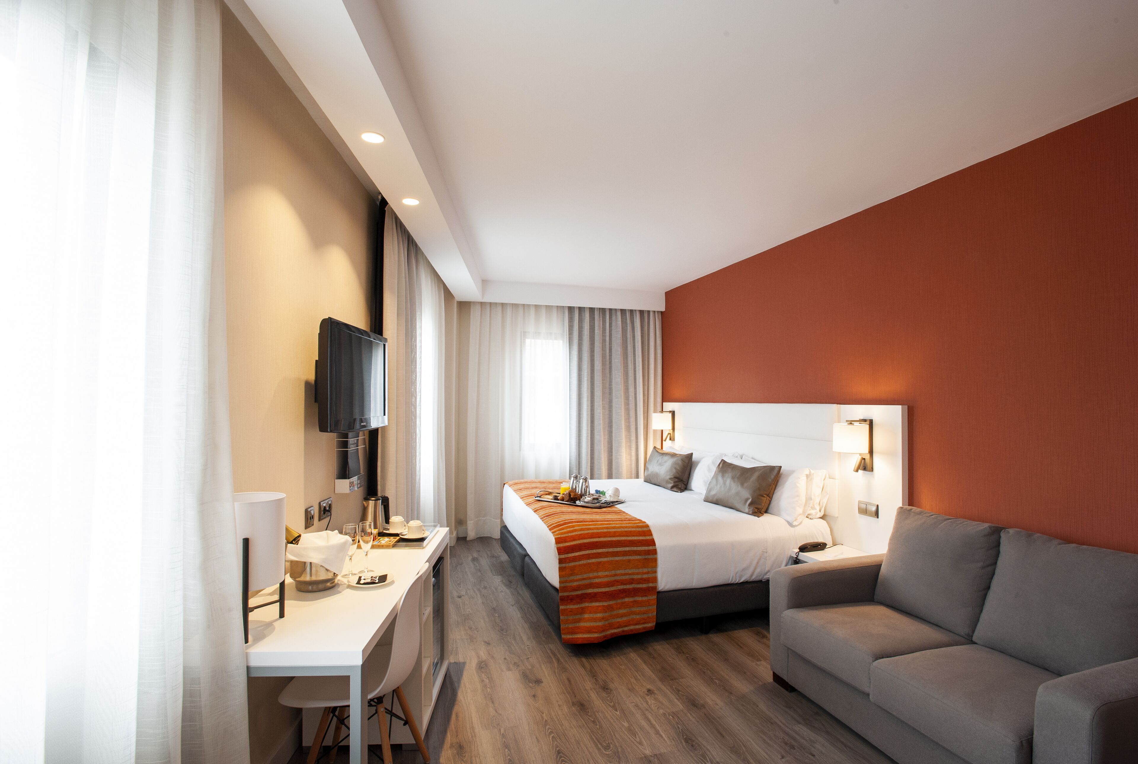 minibar, in-room safe, desk, free wifi