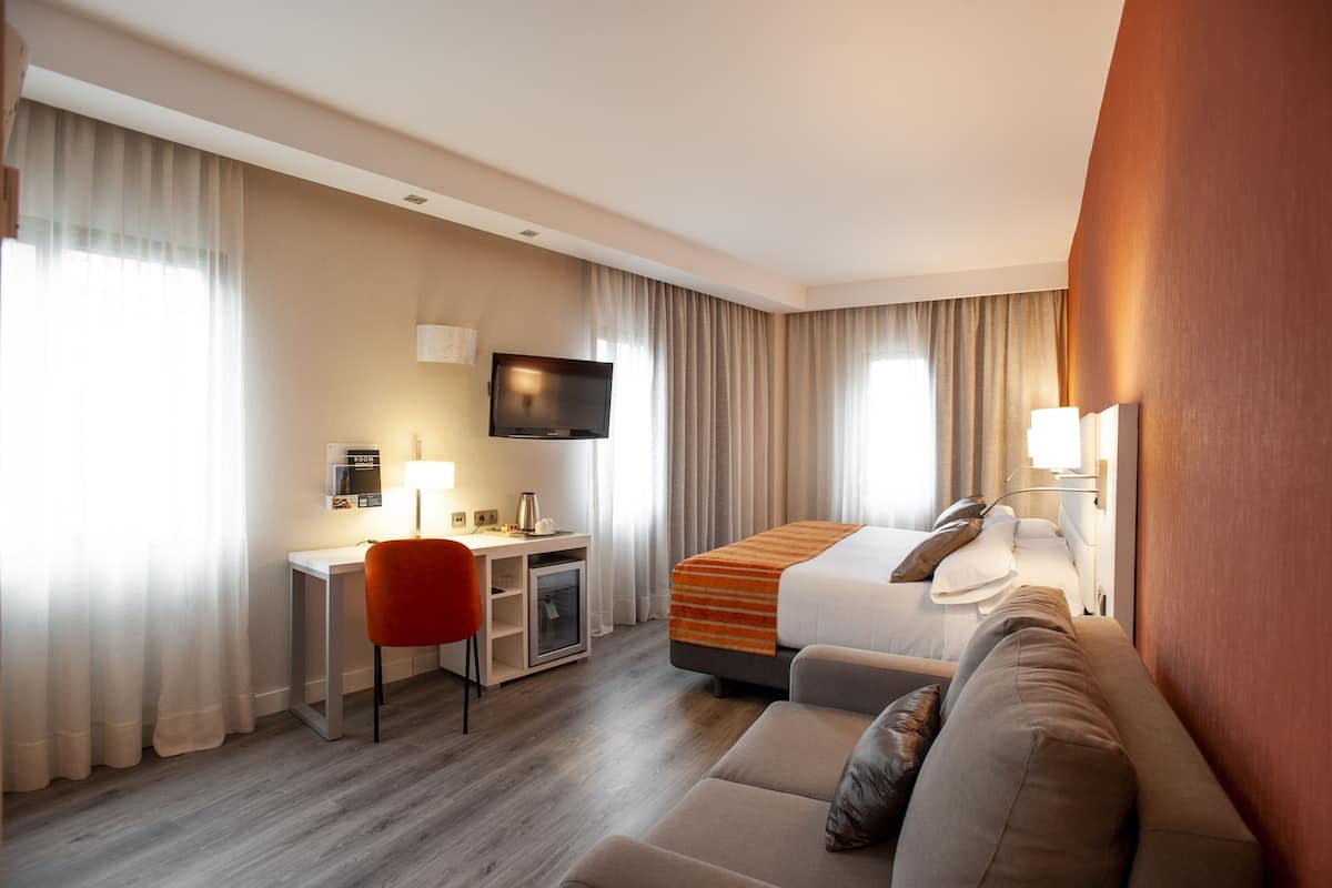 minibar, in-room safe, desk, free wifi