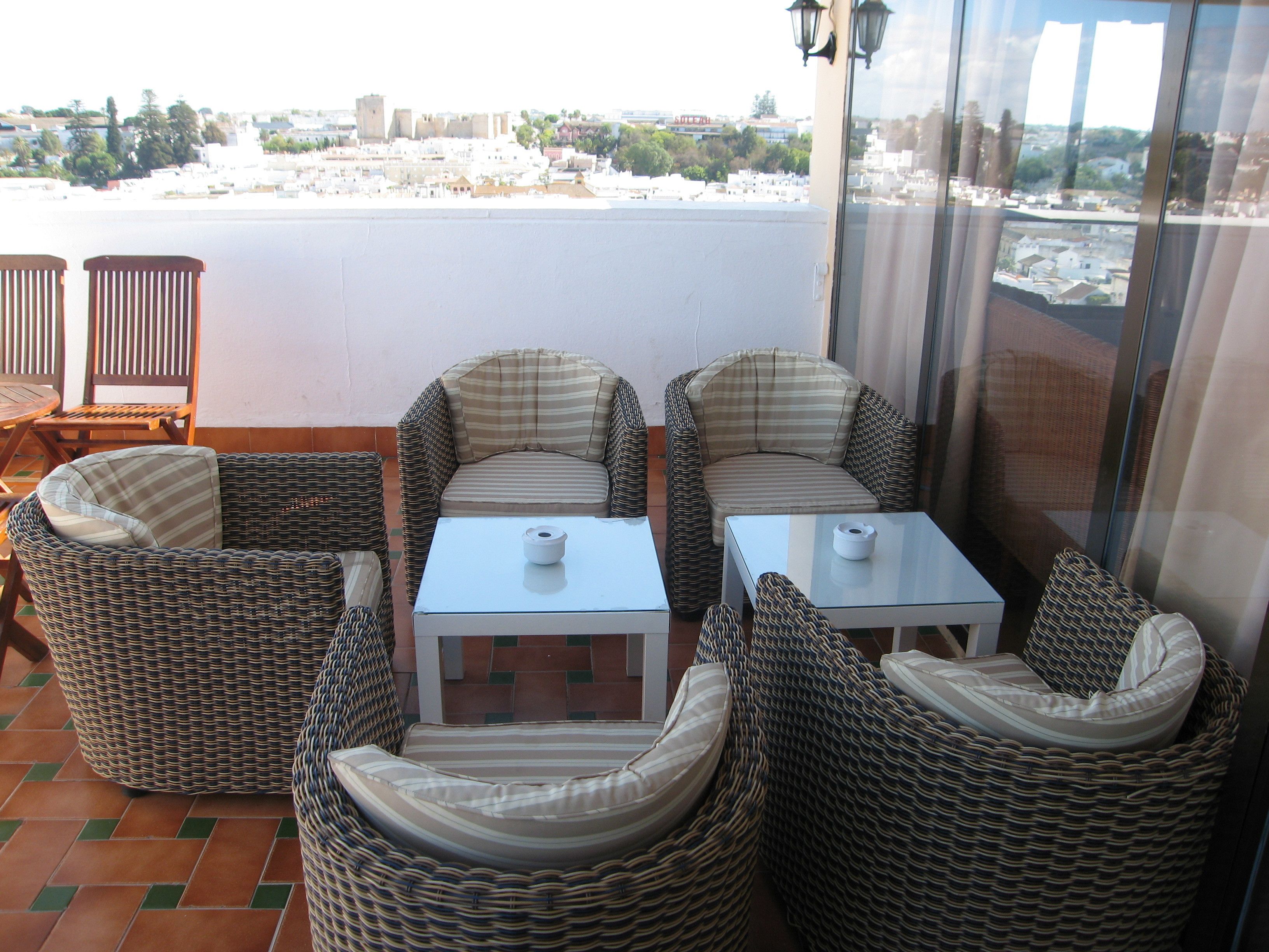 rooftop bar, ocean views, open daily